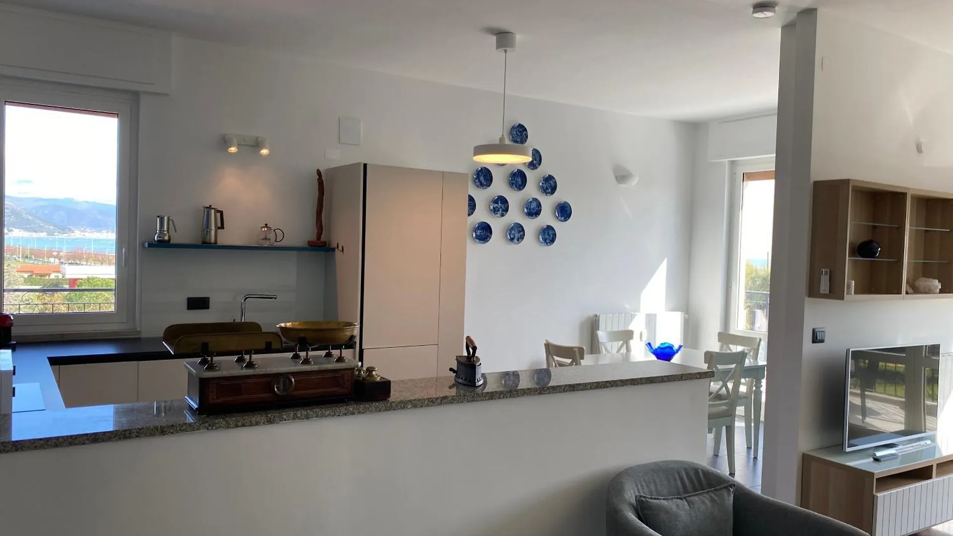 Spazioso Attico Fronte Mare Albenga
