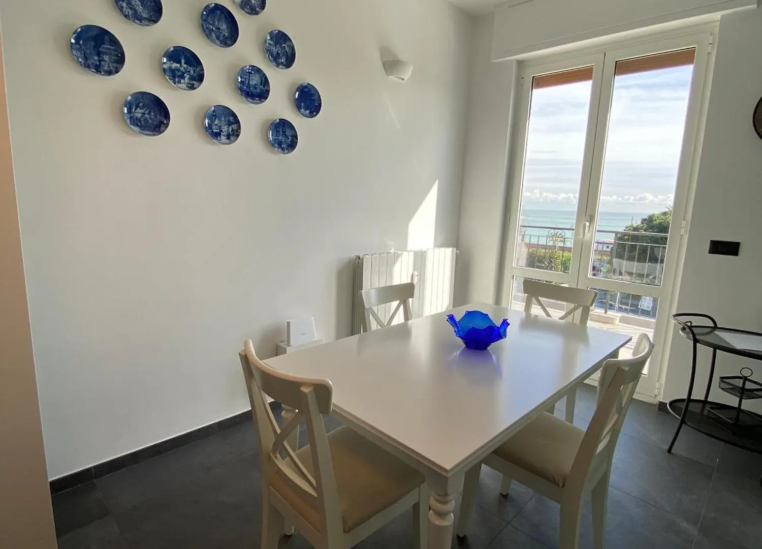 Spazioso Attico Fronte Mare Albenga Apartment