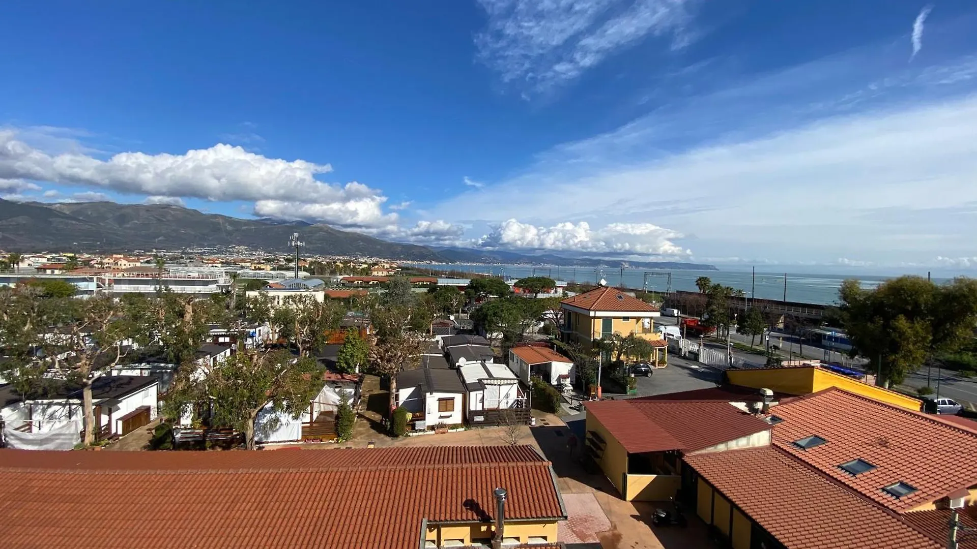 Apartment Spazioso Attico Fronte Mare Albenga